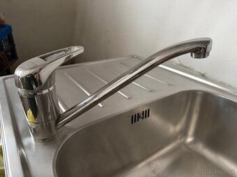 IKEA kuchyňský set - dřez VATTUDALEN + baterie SUNDSVIK