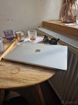 MacBook Pro 13" 2016, 16gb, 512gb, NEW BATTERY.