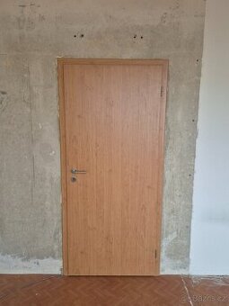 Interierové dveře pravé 80 včetně obložek
