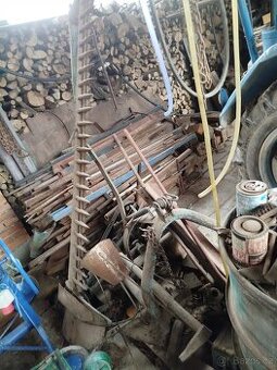 Lištová sekačka nesená čáp.