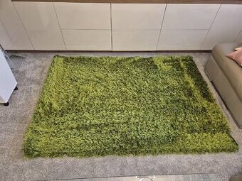 Luxusní zelený koberec
