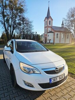 OPEL ASTRA J 1.6 85 KW 2012 /PLYN /TAŽNÉ