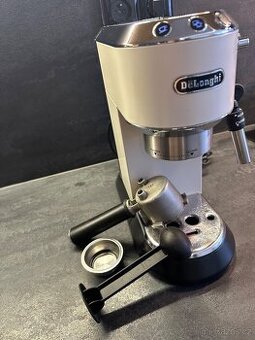 Kavovar De’Longhi DEDICA