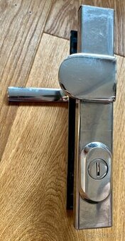 Bezpečnostní kování s krytem vložky R1 - Madlo hranaté