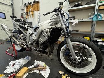 Yamaha R6 2001 okruhovka - 1