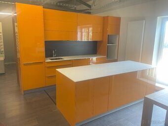 Kuchyňská linka -vysoký lesk