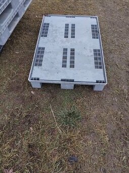 Prodám plastové palety