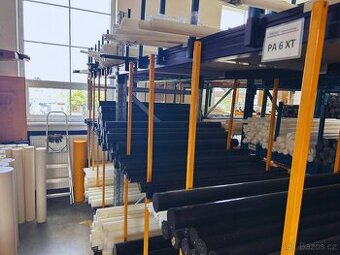 skladník/ skladnice