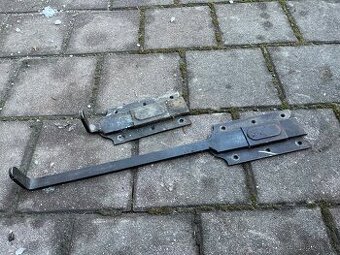 Zástrčka na vrata, dveře