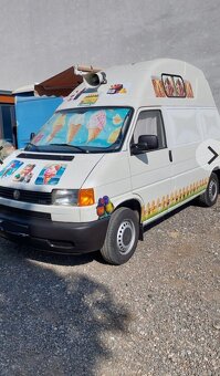 Pojízdný stánek zmrzlina, třišt..