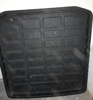 Vana do kufru Octavia 3