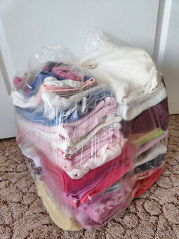 Balík oblečení pro holčičku - vel. 68 (4-6 měs.)