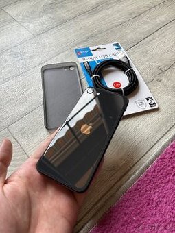 Prodám iPhone SE2020 64gb (100% kondice baterie)