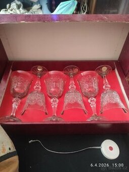 Ručně broušené skleničky na vino