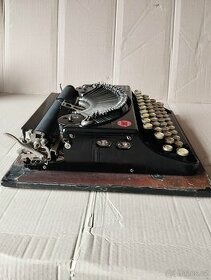 Starožitný psací stroj Remington kufříkový