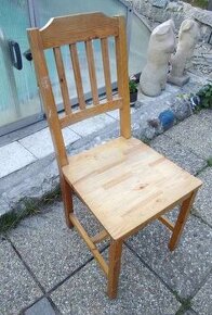 Dřevěná židle z masivu