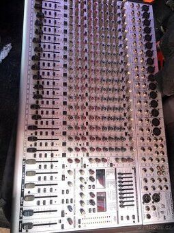 mix pult berhnger  a sctiv basaky