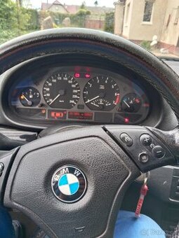 BMW 323i