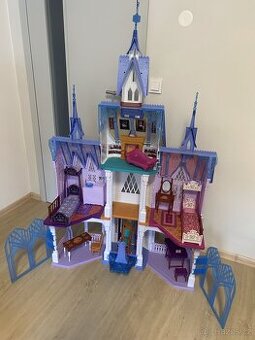 Disney Frozen 2 velký hrad Arendelle