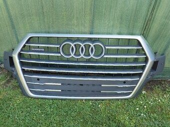 Audi Q7 maska