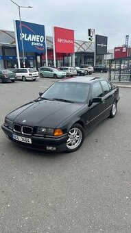 BMW 328ia e36 sedan - 1