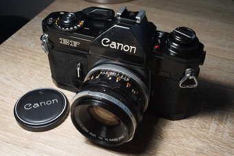 Kinofilmový fotoaparát Canon EF + objektiv Canon FL 50/1.8