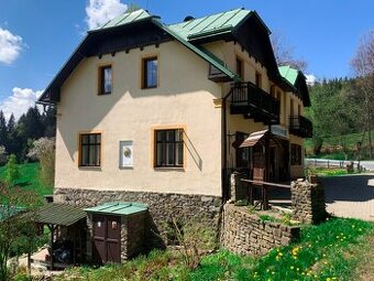 Velkorysé rodinné bydlení v srdci Šumavy