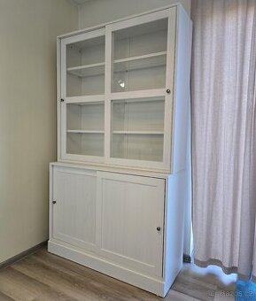 Kredenc z masivu IKEA - HAVSTA Úložná sestava 121x47x212 cm