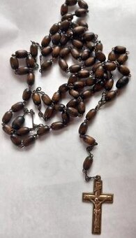 Růženec dřevěný s mosazným křížkem, pro šťastný návrat do au