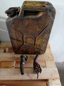 Britský válečný kanystr WTD 1943 BMB + dvě výlevky