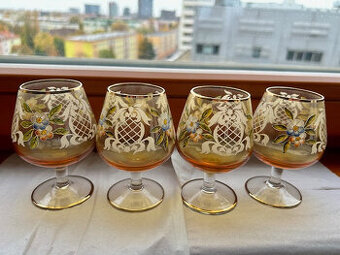 Prodame sadu starozitnych sklenicek