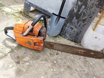 Stará motorová pila HUSQVARNA L65