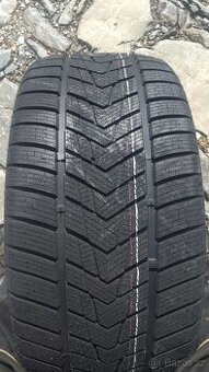 prodám 4 zimní pneu 255 35 20 NOVÉ TRACMAX