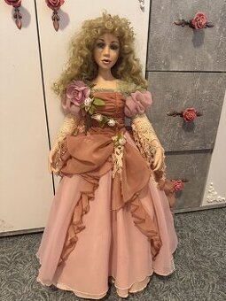 Sběratelská značená porcelánová panenka