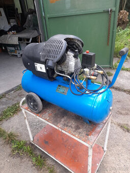 Dvoupístový kompresor