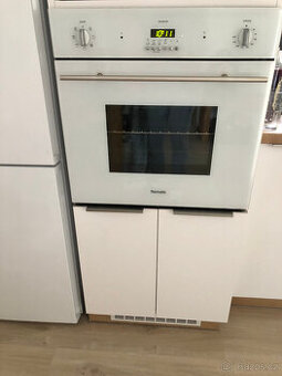 Vestavná trouba bílá Baumatic