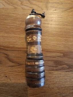 Starý mlýnek na koření