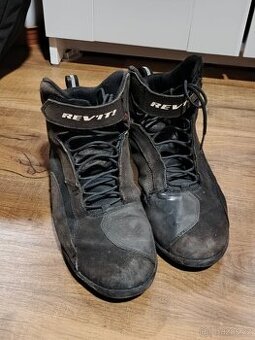 Boty revit