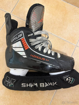 Brusle junior True Hzrdus 5X INT