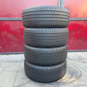 18"MÍRNĚ JETÉ LETNÍ PNEU 215/40,R-18" HANKOOK 4-KS