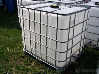 Plastová nádrž IBC na 1000 litrů