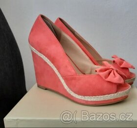 Boty na klínu