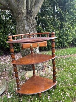 Malý rohový noční stoleček