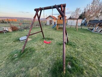 Dřevěná houpačka