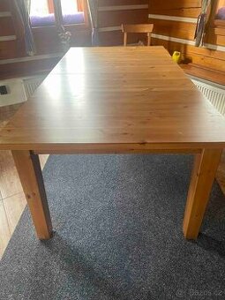 Dřevěný jídelní stůl  IKEA