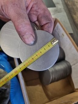 Ocelová víčka na plotove sloupky 80mm