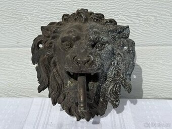 Starožitný mosazný chrlič lví hlava 19.století