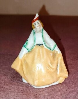 Čajová panenka porcelán starožitná.