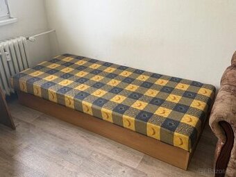 Válenda s úložným prostorem