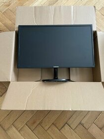 Samsung Monitor s krabicí a kabely